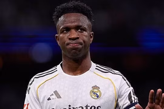 Chuyển nhượng 26/12: Vinicius được chào bán, Liverpool nhắm Barcola