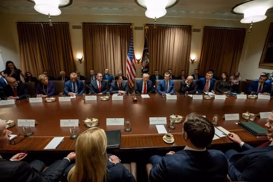 Cuộc họp nội các đầu tiên của ông Trump: Sa thải nhiều hơn và giảm thuế