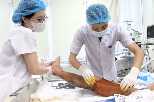 Chủ quan với vết gai nhỏ, bệnh nhân ở Sơn La suýt mất mạng vì nhiễm trùng hoại tử