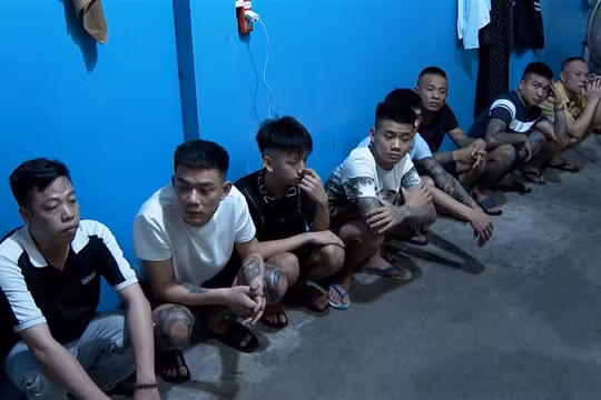Phá đường dây mua bán người, ép làm tiếp viên tại các quán karaoke