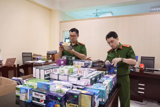 Bóc gỡ đường dây sản xuất thực phẩm bảo vệ sức khỏe giả, thu giữ hàng chục triệu sản phẩm