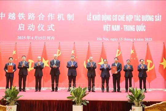 Lãnh đạo Đảng, Nhà nước Việt Nam - Trung Quốc dự Liên hoan giao lưu hữu nghị nhân dân hai nước