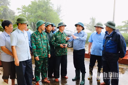 Lãnh đạo tỉnh Ninh Bình kiểm tra và chỉ đạo công tác ứng phó với bão số 5