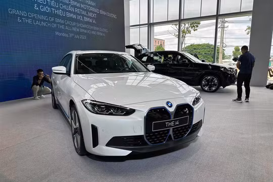 Xe hạng sang BMW đồng loạt giảm giá tại Việt Nam