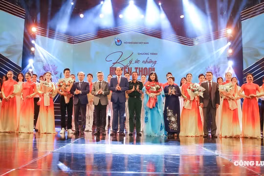 'Ký ức những huyền thoại': Nén tâm hương tri ân, khẳng định niềm tự hào dân tộc và vai trò của báo chí cách mạng