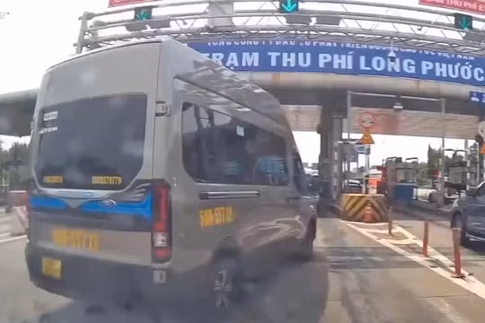 Xử phạt tài xế xe khách chuyển làn không đúng quy định trên cao tốc