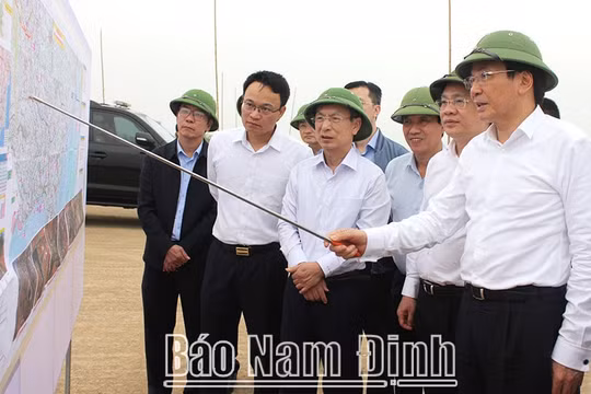 Bộ trưởng, Chủ nhiệm Văn phòng Chính phủ Trần Văn Sơn làm việc với tỉnh Nam Định