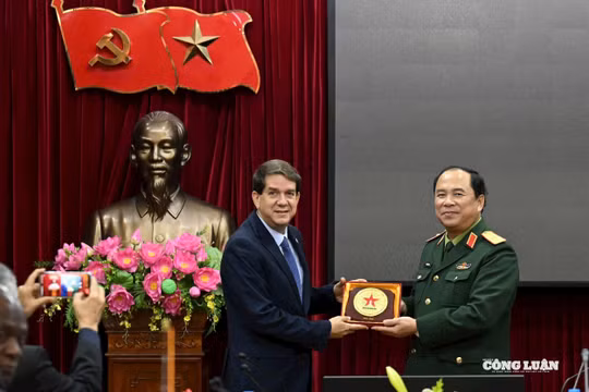 Báo Quân đội nhân dân tiếp đoàn Thông tấn Prensa Latina Cuba, thảo luận hợp tác truyền thông