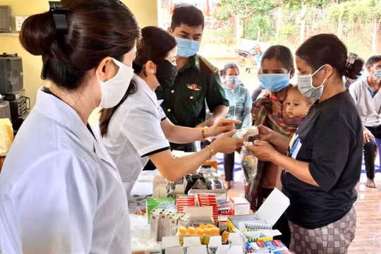 Gia Lai: Khám bệnh, cấp thuốc miễn phí cho hàng trăm người dân biên giới
