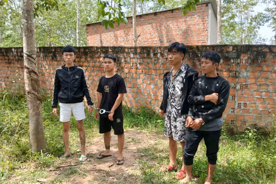 Quảng Ngãi: Nhóm thanh thiếu niên thuê xe ô tô, dùng hung khí chặn đường cướp tài sản