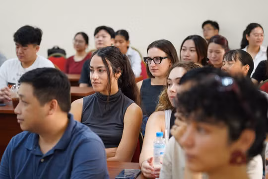 Sinh viên quốc tế được phép làm thêm tối đa 20 giờ/tuần tại Việt Nam