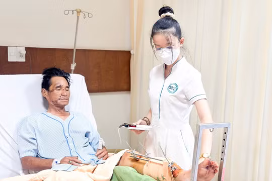 Gia Lai: Nối lại bàn chân đứt lìa cho bệnh nhân 62 tuổi bị tai nạn