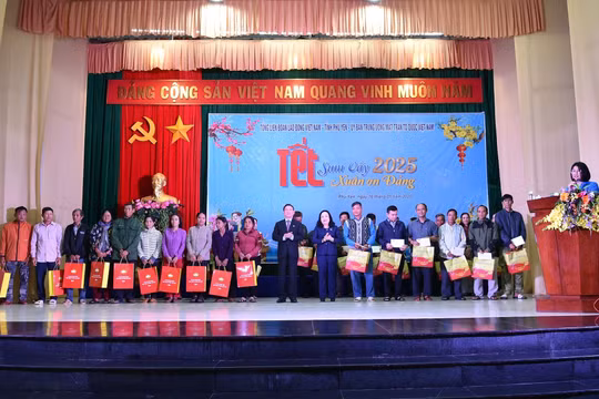Chăm lo Tết cho Nhân dân vui tươi, phấn khởi, tạo động lực để thực hiện các nhiệm vụ mới