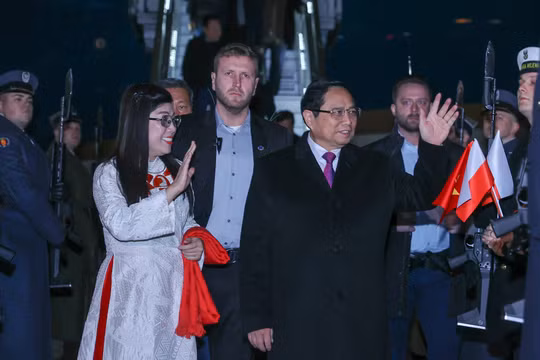 Thủ tướng Phạm Minh Chính tới thủ đô Warsaw, bắt đầu thăm chính thức Cộng hoà Ba Lan
