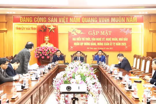 Hà Tĩnh gặp mặt đại biểu trí thức, văn nghệ sỹ, nghệ nhân, nhà báo