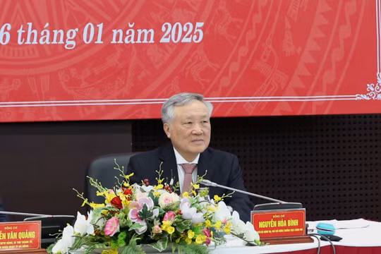 Phó Thủ tướng Thường trực Nguyễn Hòa Bình làm việc với Đà Nẵng về các vấn đề kinh tế-xã hội