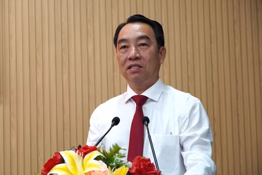 Phê chuẩn ông Lữ Quang Ngời giữ chức Chủ tịch UBND tỉnh Cà Mau