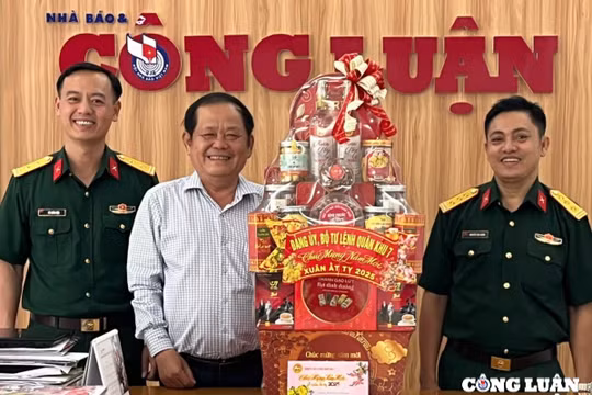 Đảng uỷ, Bộ Tư lệnh Quân khu 7 chúc Tết báo Nhà báo và Công luận