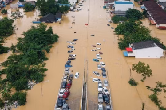 Bão lũ nghiêm trọng ở Đông Nam Á: Thái Lan vật lộn cứu trợ, Malaysia và Indonesia chịu thiệt hại lớn