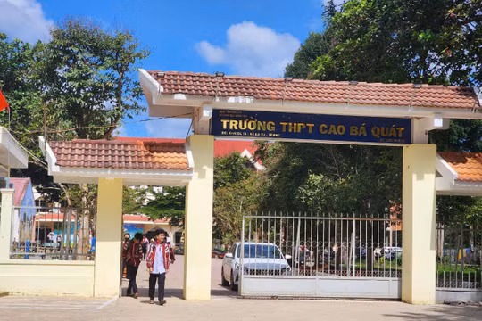 Kỷ luật cảnh cáo nữ hiệu trưởng cho học sinh lớp 12 tự nguyện nghỉ học