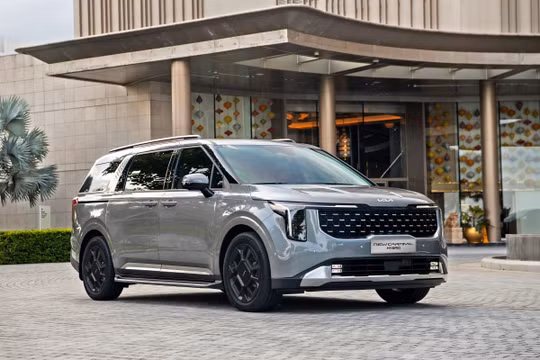 Bảng giá Kia tháng 11/2025: Carnival Hybrid giảm giá niêm yết