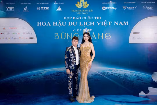 Nhà thiết kế Tommy Nguyễn và Á hậu Lê Kim Khoẻ rạng rỡ tại họp báo công bố cuộc thi Hoa hậu Du lịch Việt Nam 2026
