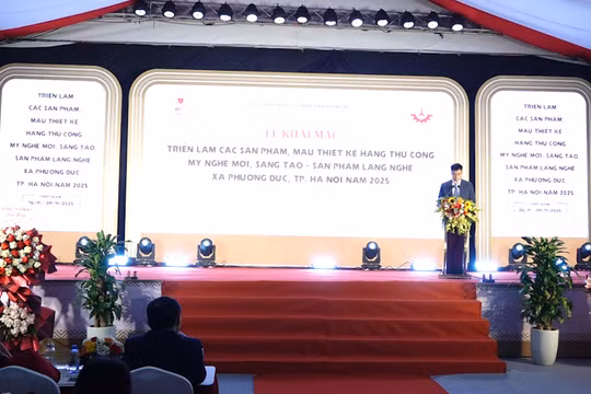 Khai mạc Triển lãm làng nghề Phượng Dực: Tôn vinh giá trị truyền thống