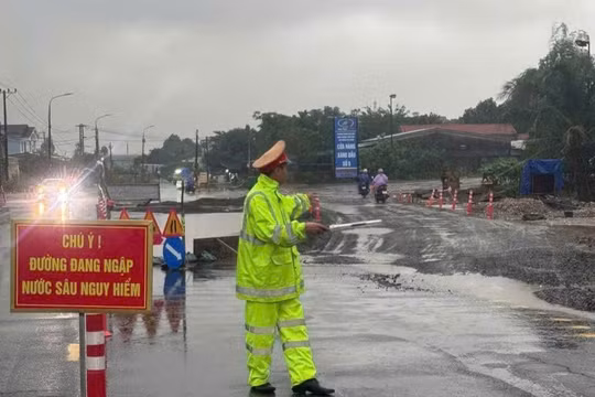 CSGT Đà Nẵng trực chiến 24/24, sẵn sàng ứng phó bão số 10