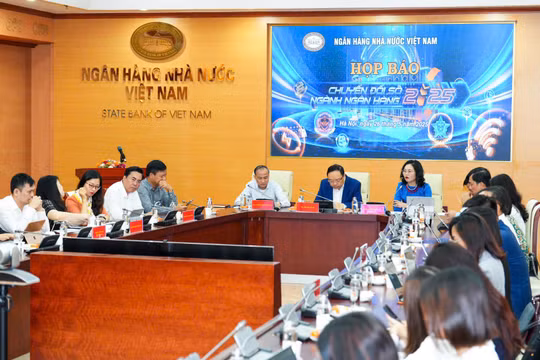 Công bố sự kiện ‘Chuyển đổi số ngành ngân hàng năm 2025’