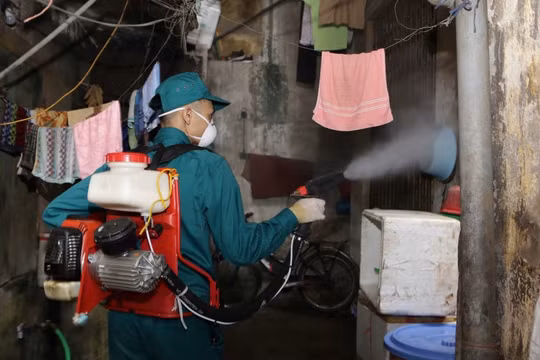Số ca mắc tay chân miệng, sốt xuất huyết có dấu hiệu gia tăng tại Hà Nội