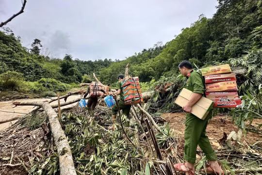 Thanh Hóa: Gần 12.000 ngôi nhà ngập sâu, nhiều xã còn bị cô lập sau mưa lũ