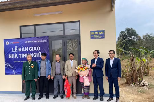 Công ty Thủy điện Quảng Trị bàn giao nhà tình nghĩa cho 2 hộ gia đình chính sách
