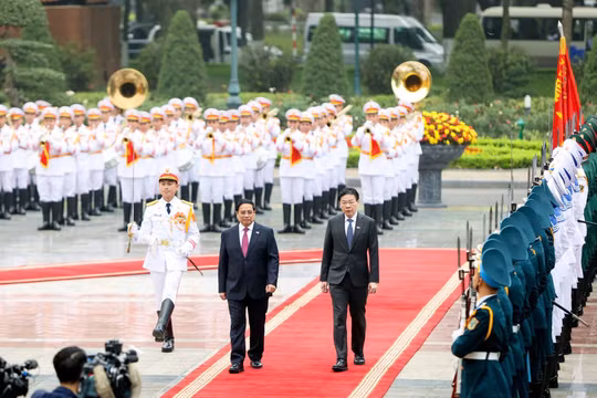 Thủ tướng Phạm Minh Chính chủ trì Lễ đón Thủ tướng Singapore thăm chính thức Việt Nam