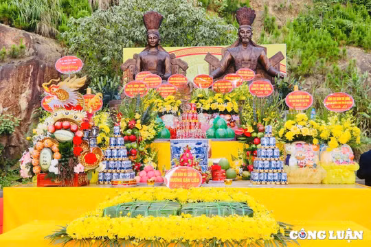 Thành kính dâng lễ vật tri ân Quốc Tổ Hùng Vương tại Hà Tĩnh