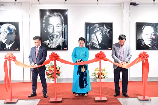 "Sáng trong ngọc kính"- Những tác phẩm nghệ thuật đặc biệt về những nhân vật huyền thoại