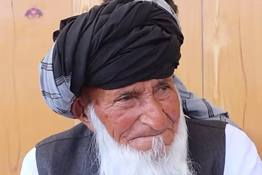 Cụ ông Afghanistan tự nhận đã... 140 tuổi, Taliban đang xác minh