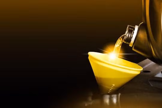 Bạn có nên sử dụng dầu nhớt dành cho xe ô tô chạy quãng dài không?