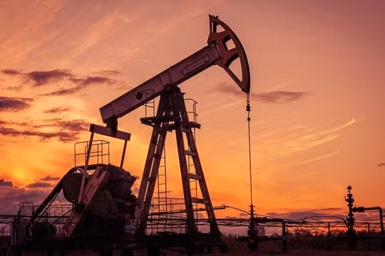 Giá dầu Urals của Nga giảm gần 10 USD một thùng kể từ đầu tháng 4
