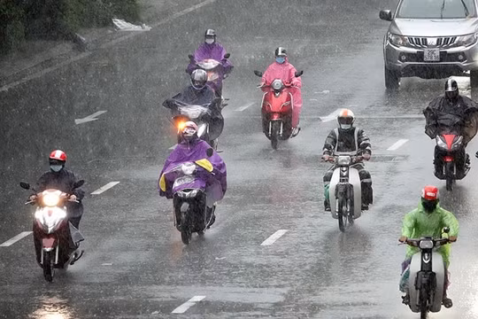 Bắc Bộ hôm nay mưa dông, trưa chiều hửng nắng