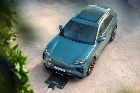 Porsche Cayenne chính thức có bản thuần điện, giá quy đổi từ 2,9 tỷ đồng