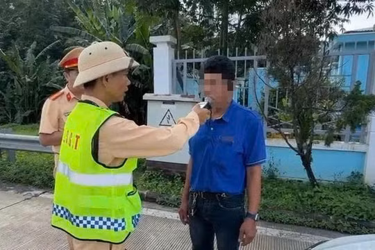 Xử phạt tài xế xe khách chở 45 người vi phạm nồng độ cồn kịch khung