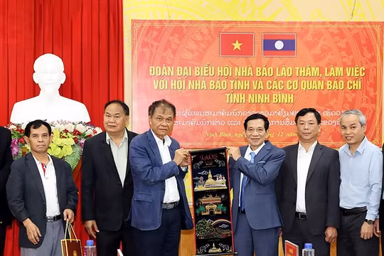 Đoàn đại biểu Hội Nhà báo Lào thăm và làm việc tại Ninh Bình