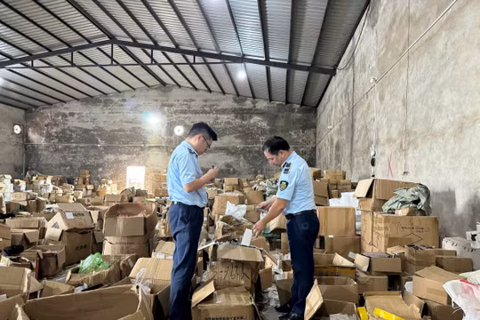 Kho hàng 'ma' điều hành từ Trung Quốc, kết nối TikTok bị bóc trần tại Móng Cái
