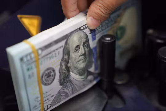Đồng đô la lao dốc sau tín hiệu cắt giảm lãi suất từ Powell