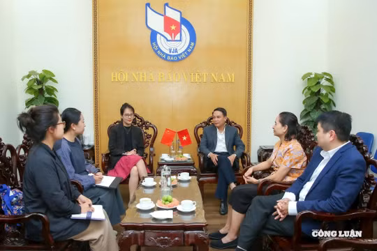 Thắt chặt quan hệ hợp tác báo chí giữa đại diện Tập đoàn Nhật báo Vân Nam và Hội Nhà báo Việt Nam