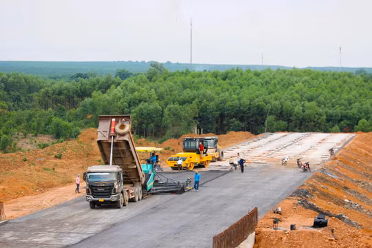 Thủ tướng 'chốt' tiến độ giải phóng mặt bằng đối với loạt dự án cao tốc trọng điểm