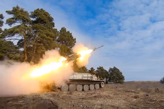 Ukraine và Nga đồng loạt tấn công dữ dội trong đêm