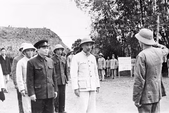 Nhiều bảo vật quốc gia tại triển lãm ‘Hồ Chí Minh đẹp nhất tên Người’