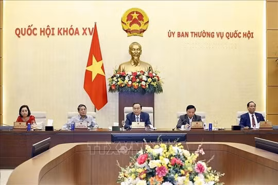 Ủy ban Thường vụ Quốc hội bàn thảo nhiều luật lớn, thúc đẩy cải cách thể chế