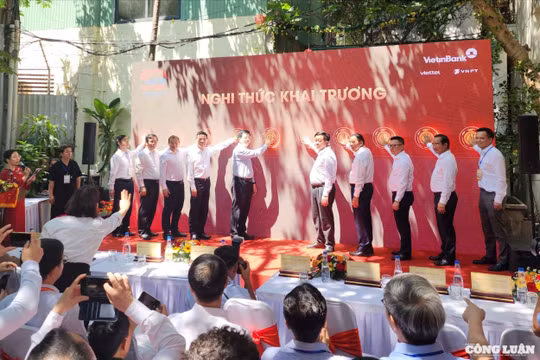 Ra mắt Trung tâm Báo chí phục vụ Lễ kỷ niệm 50 năm Ngày Giải phóng miền Nam